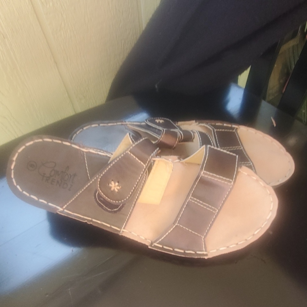 Sandals - Picture 2 of 3